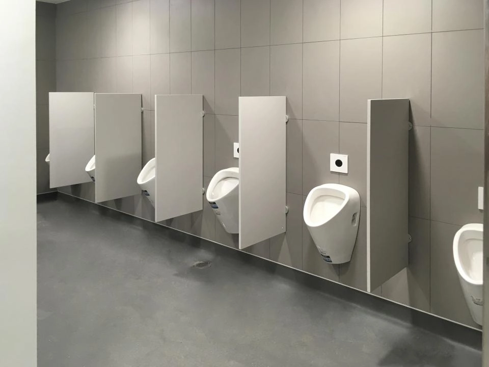 witte urinoirschermen