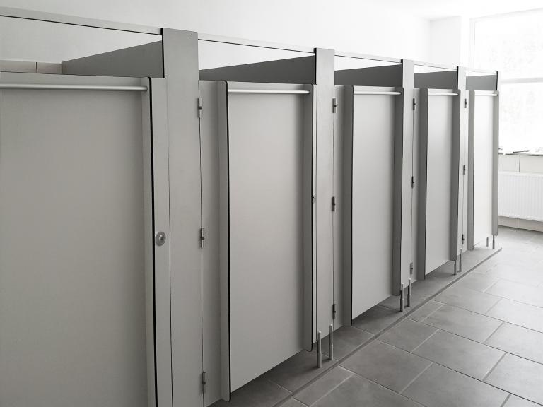 kabiny sanitarne z laminatu