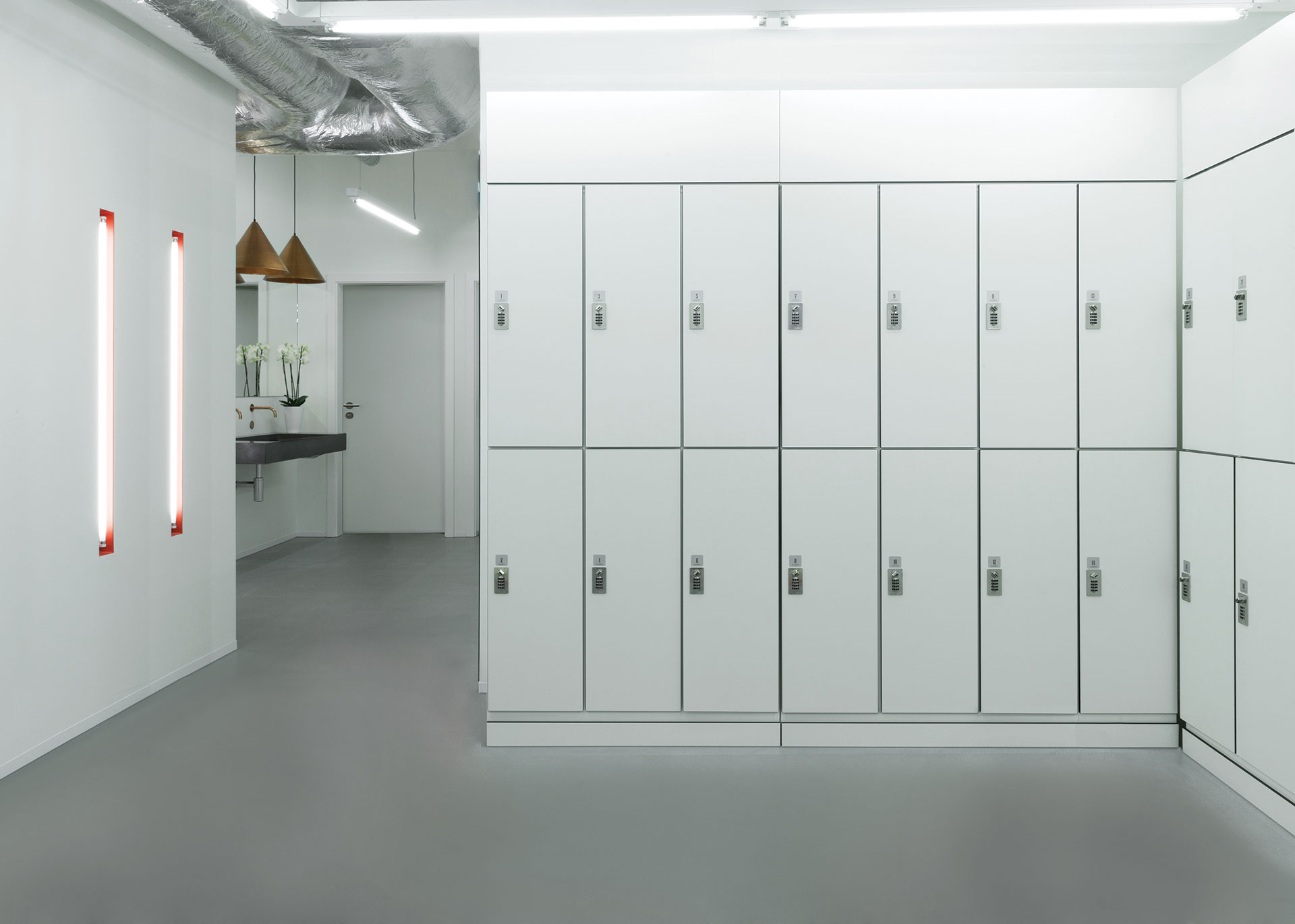 Combo witte kledinglockers voor kleedkamers